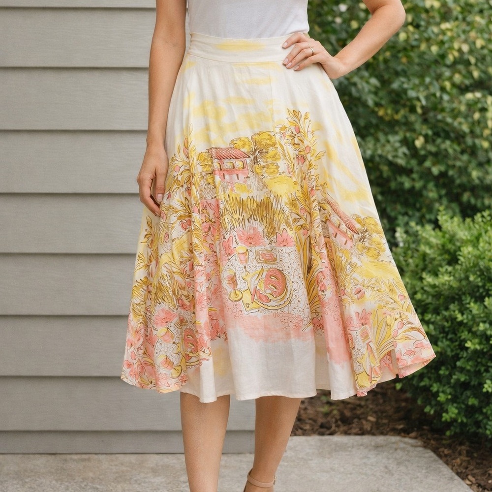 Floral Cottagecore Print Women's Skirt knee-length. Size medium. Lined.